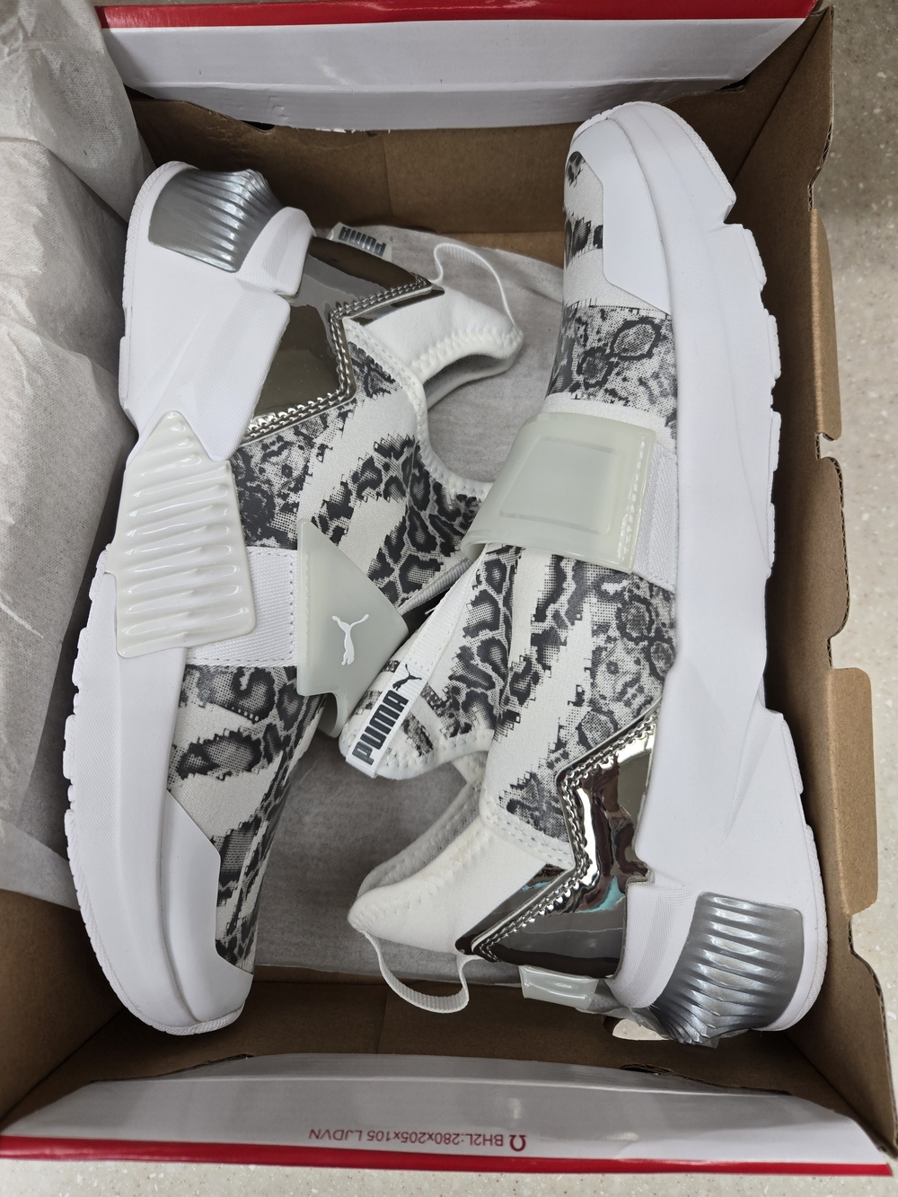NEW Women's Puma White & Gray Snake-Print Slip-On Athletic Sneakers-Size 6
